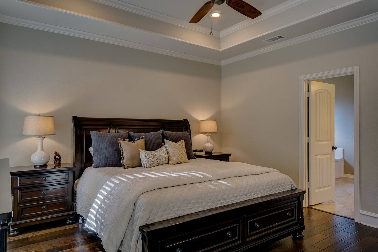 Tips for Decluttering Your Bedroom for a Restful Space